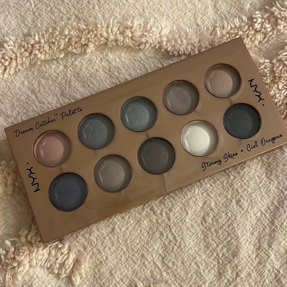 NYX | Stormy Skies Eyeshadow Pallette - Picture 6 of 7